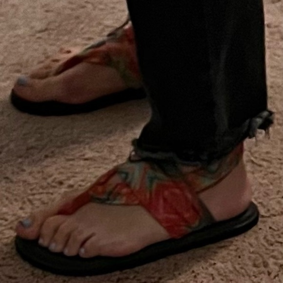 SANUK TIE DYE SANDALS - Picture 5 of 9